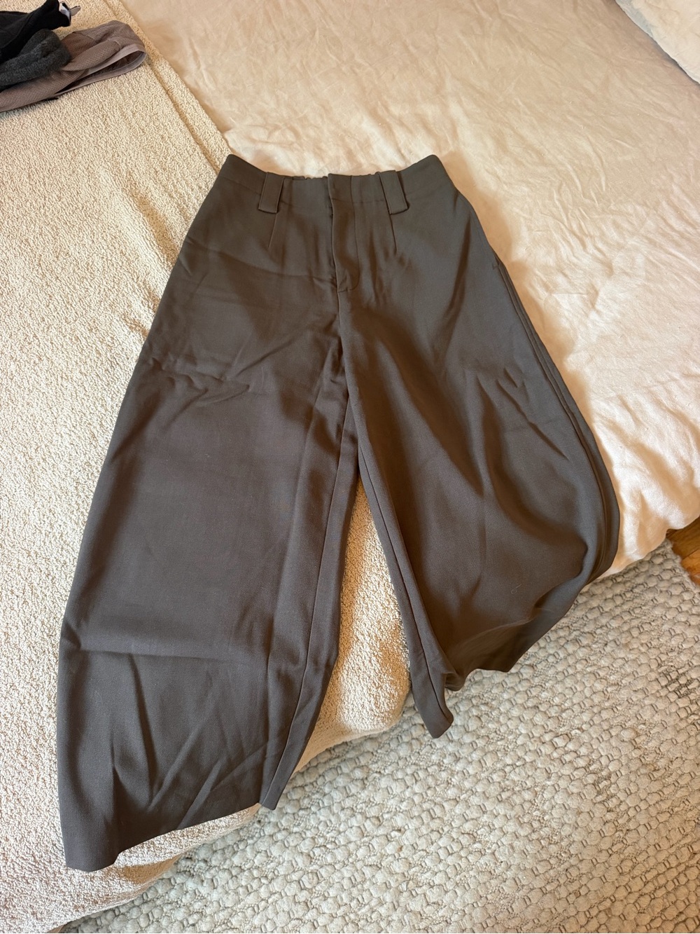 Women's Insis barrel leg trouser gray green